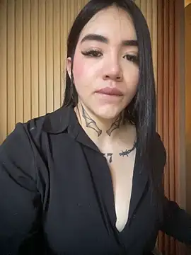 Nickiiiii online show from 4, 10, 2025