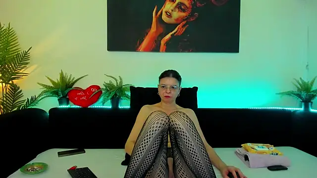 EllaTess online show from 11, 3, 2025