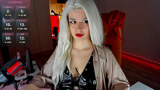 mollyposhh online show from 13, 4, 2026