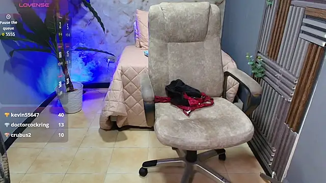 jennaa milf  online show from 19, 5, 2026