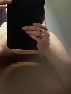 Snapshot of Playmate86 chatting on 2, 4, 2026 Playmate86 online show from 2, 4, 2026