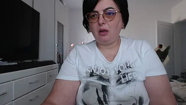 Amandamuller1982 online show from 5, 3, 2026