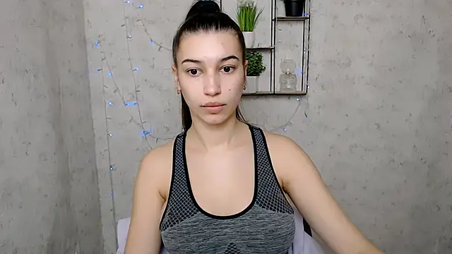 KarolinaRosse  online show from 18, 3, 2025