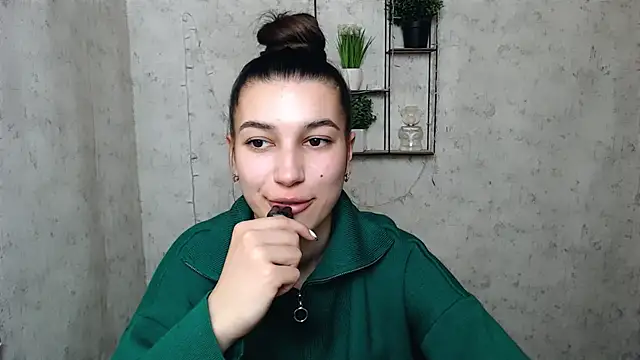 KarolinaRosse  online show from 8, 3, 2025