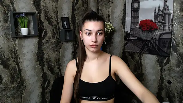 KarolinaRosse  online show from 9, 3, 2025