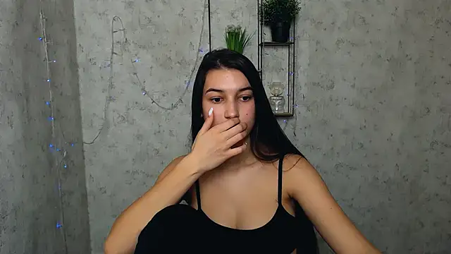 KarolinaRosse  online show from 28, 2, 2025