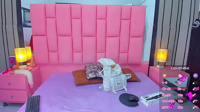 Ashleimoss online show from 1, 2, 2025