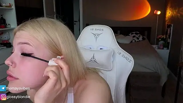 Maya Rave online show from 25, 4, 2026