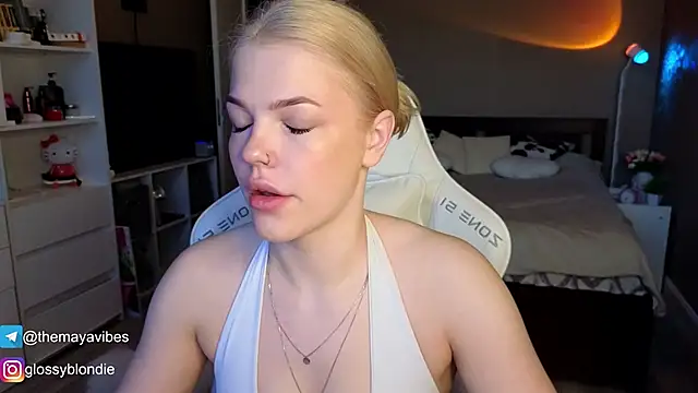 Maya Rave online show from 7, 4, 2026