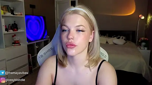 Maya Rave online show from 5, 4, 2026