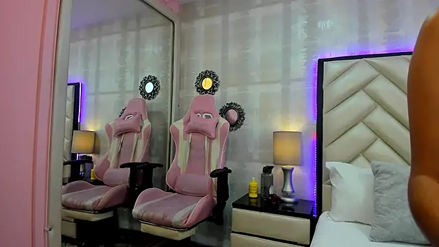 HazelMoret online show from 17, 9, 2025