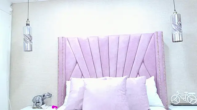 HazelMoret online show from 25, 9, 2025