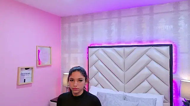 HazelMoret online show from 19, 9, 2025