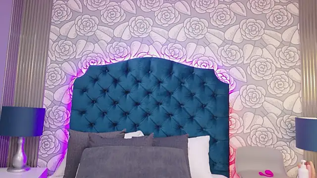 HazelMoret online show from 11, 2, 2026