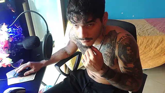 Snapshot of Badboyi1997 chatting on 22, 10, 2025 Badboyi1997 online show from 22, 10, 2025