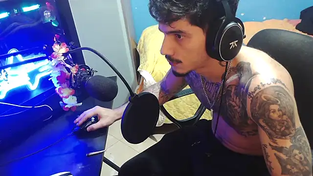 Snapshot of Badboyi1997 chatting on 24, 10, 2025 Badboyi1997 online show from 24, 10, 2025