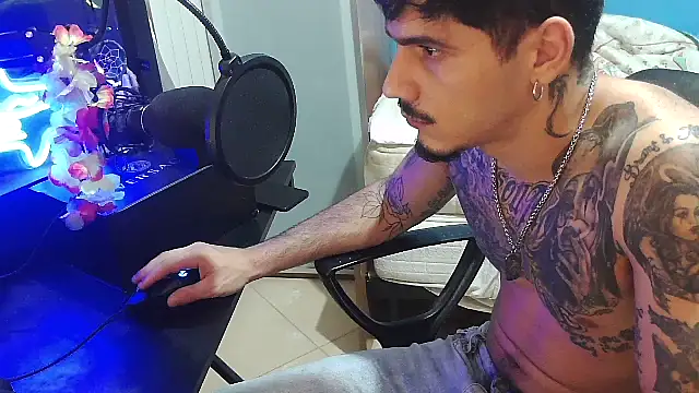 Snapshot of Badboyi1997 chatting on 17, 10, 2025 Badboyi1997 online show from 17, 10, 2025