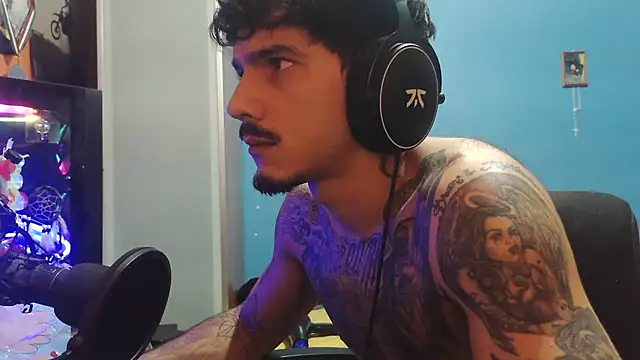 Snapshot of Badboyi1997 chatting on 12, 11, 2025 Badboyi1997 online show from 12, 11, 2025