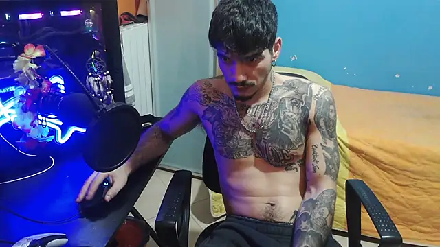 Snapshot of Badboyi1997 chatting on 21, 10, 2025 Badboyi1997 online show from 21, 10, 2025