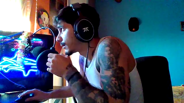 Snapshot of Badboyi1997 chatting on 28, 10, 2025 Badboyi1997 online show from 28, 10, 2025