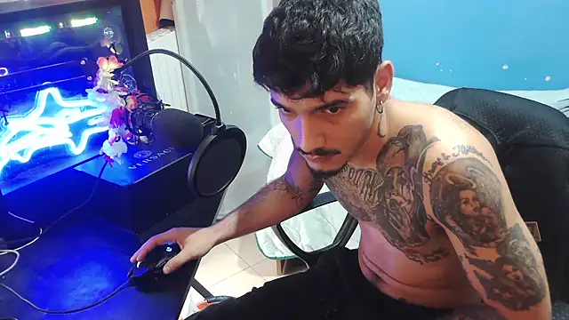 Snapshot of Badboyi1997 chatting on 15, 10, 2025 Badboyi1997 online show from 15, 10, 2025