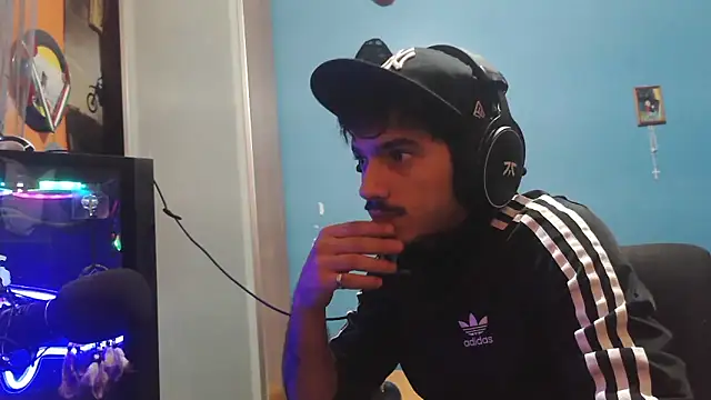 Snapshot of Badboyi1997 chatting on 21, 11, 2025 Badboyi1997 online show from 21, 11, 2025