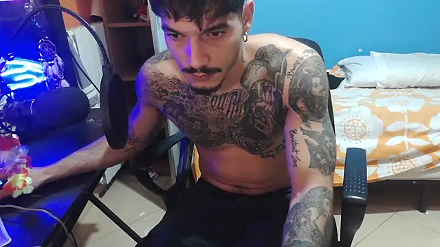 Snapshot of Badboyi1997 chatting on 4, 10, 2025 Badboyi1997 online show from 4, 10, 2025