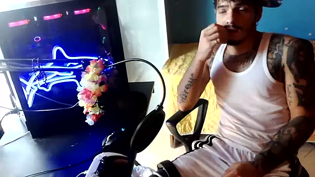 Snapshot of Badboyi1997 chatting on 1, 11, 2025 Badboyi1997 online show from 1, 11, 2025