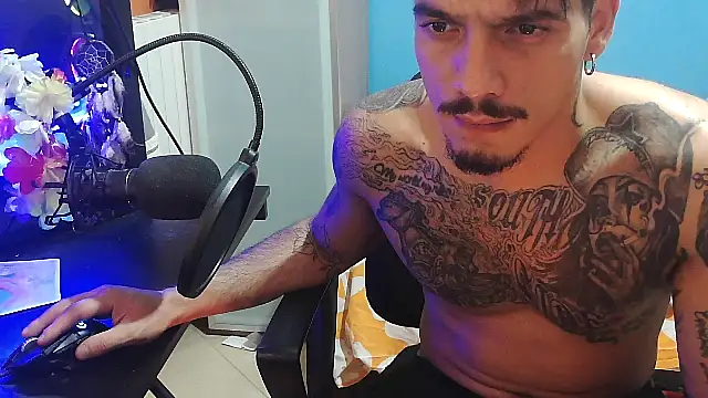 Snapshot of Badboyi1997 chatting on 6, 10, 2025 Badboyi1997 online show from 6, 10, 2025