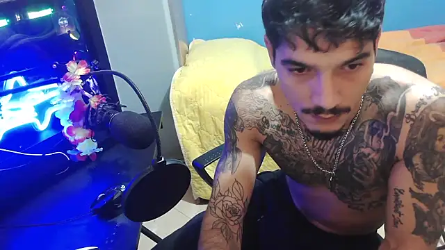 Snapshot of Badboyi1997 chatting on 25, 10, 2025 Badboyi1997 online show from 25, 10, 2025