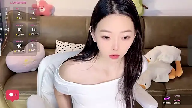 Yilin1999 online show from 12, 3, 2025