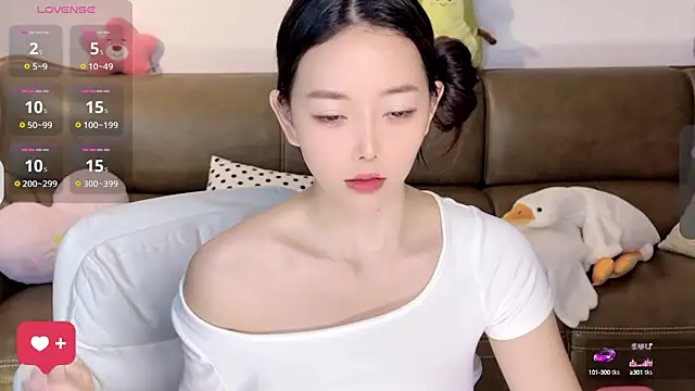 Yilin1999 online show from 8, 3, 2025