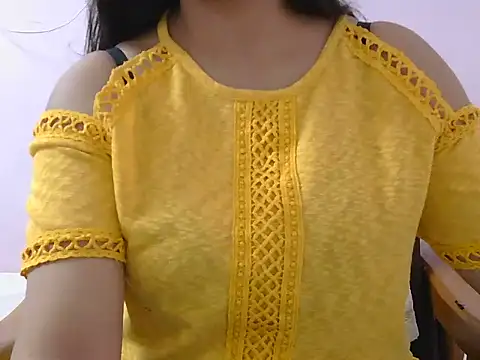 Snapshot of diva-22 chatting on 6, 3, 2025 diva-22 online show from 6, 3, 2025