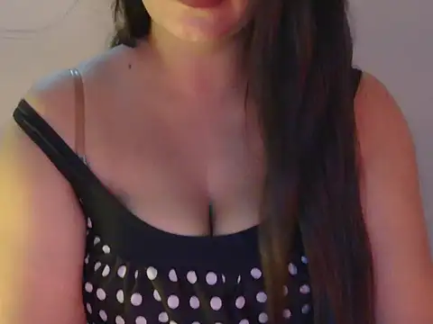 Snapshot of diva-22 chatting on 10, 11, 2025 diva-22 online show from 10, 11, 2025