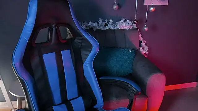 Cami  Smiith online show from 6, 12, 2024