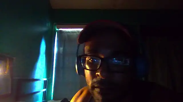 Snapshot of _______the chatting on 13, 12, 2025 the online show from 13, 12, 2025