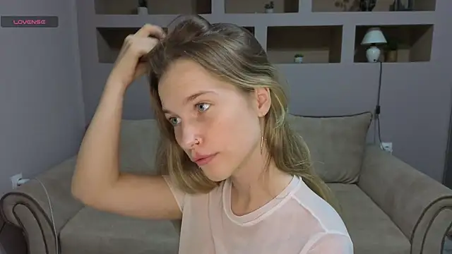 LinaCristonsen online show from 10, 9, 2025