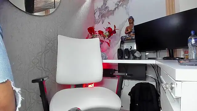 Lucii fer  online show from 11, 5, 2026