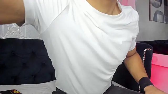 Lucii fer  online show from 15, 12, 2025