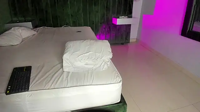 Lucii fer  online show from 20, 10, 2025