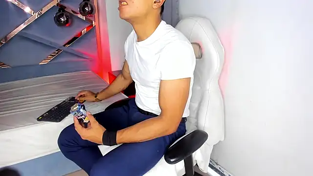 Lucii fer  online show from 27, 11, 2025