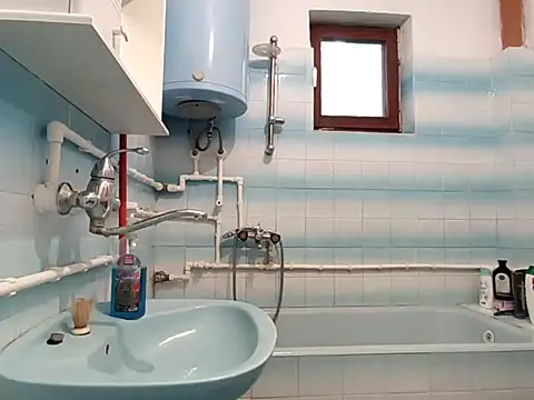 Snapshot of beaverwoman chatting on 12, 10, 2025 beaverwoman online show from 12, 10, 2025