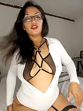 Snapshot of Lucy_Chery chatting on 28, 4, 2026 Lucy Chery online show from 28, 4, 2026