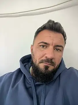 UrsuKing online show from 5, 3, 2025