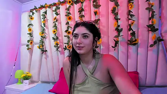 Lucy Anall  online show from 23, 2, 2025