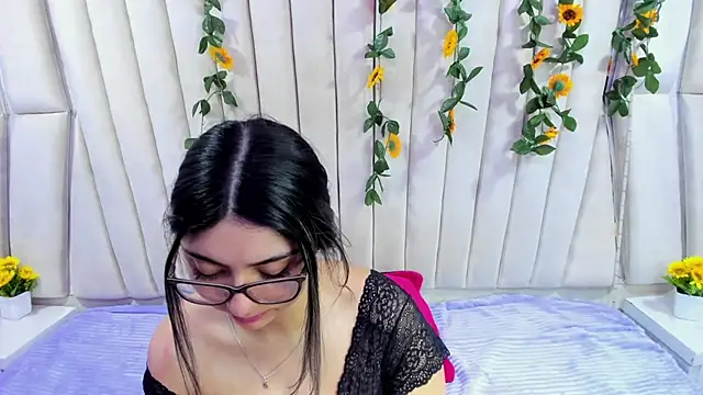 Lucy Anall  online show from 20, 9, 2025