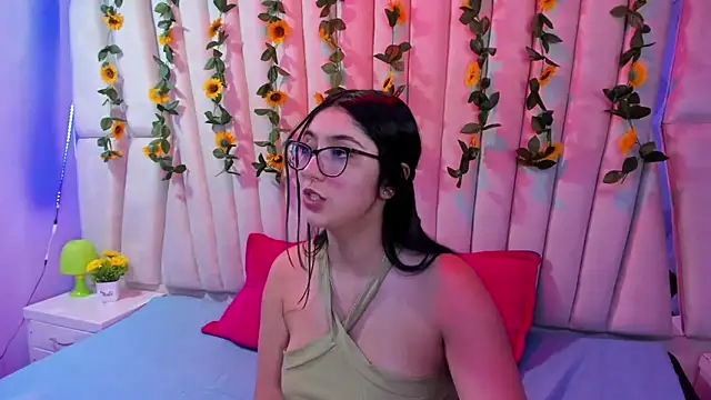 Lucy Anall  online show from 22, 2, 2025