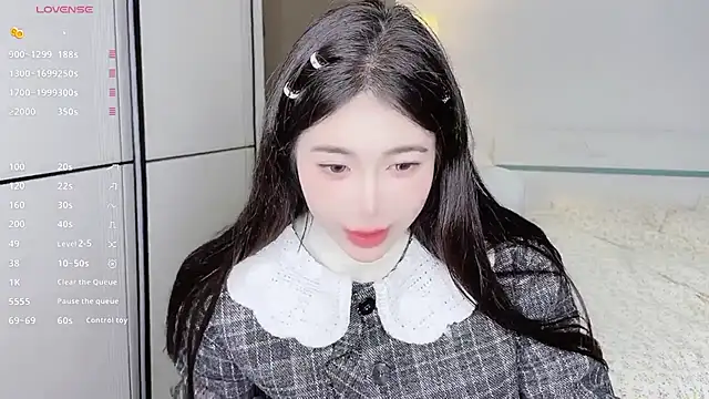 Snapshot of White-Star chatting on 1, 2, 2025 White-Star online show from 1, 2, 2025