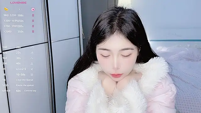 Snapshot of White-Star chatting on 7, 2, 2025 White-Star online show from 7, 2, 2025