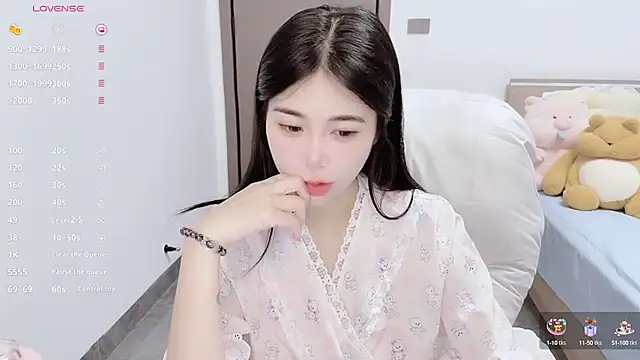 Snapshot of White-Star chatting on 22, 9, 2025 White-Star online show from 22, 9, 2025